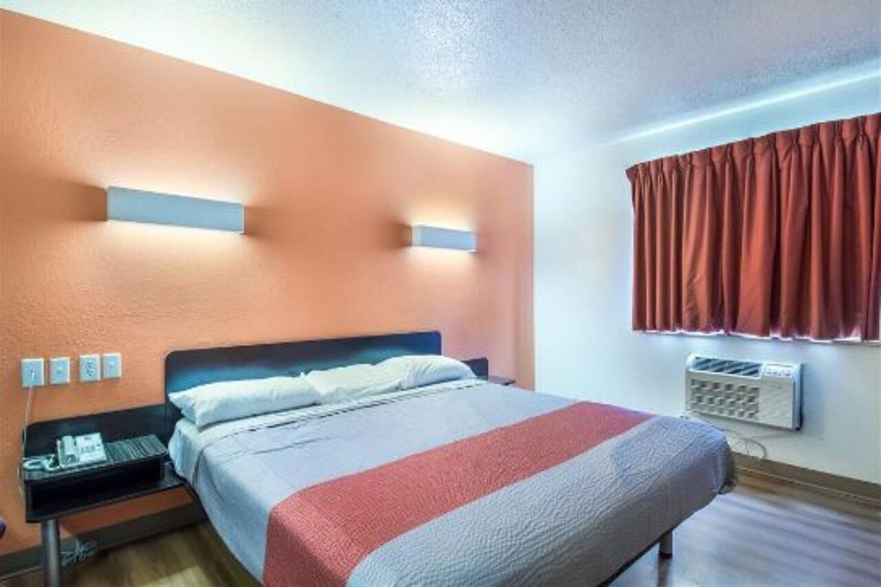 Red Roof Inn Findlay Bagian luar foto