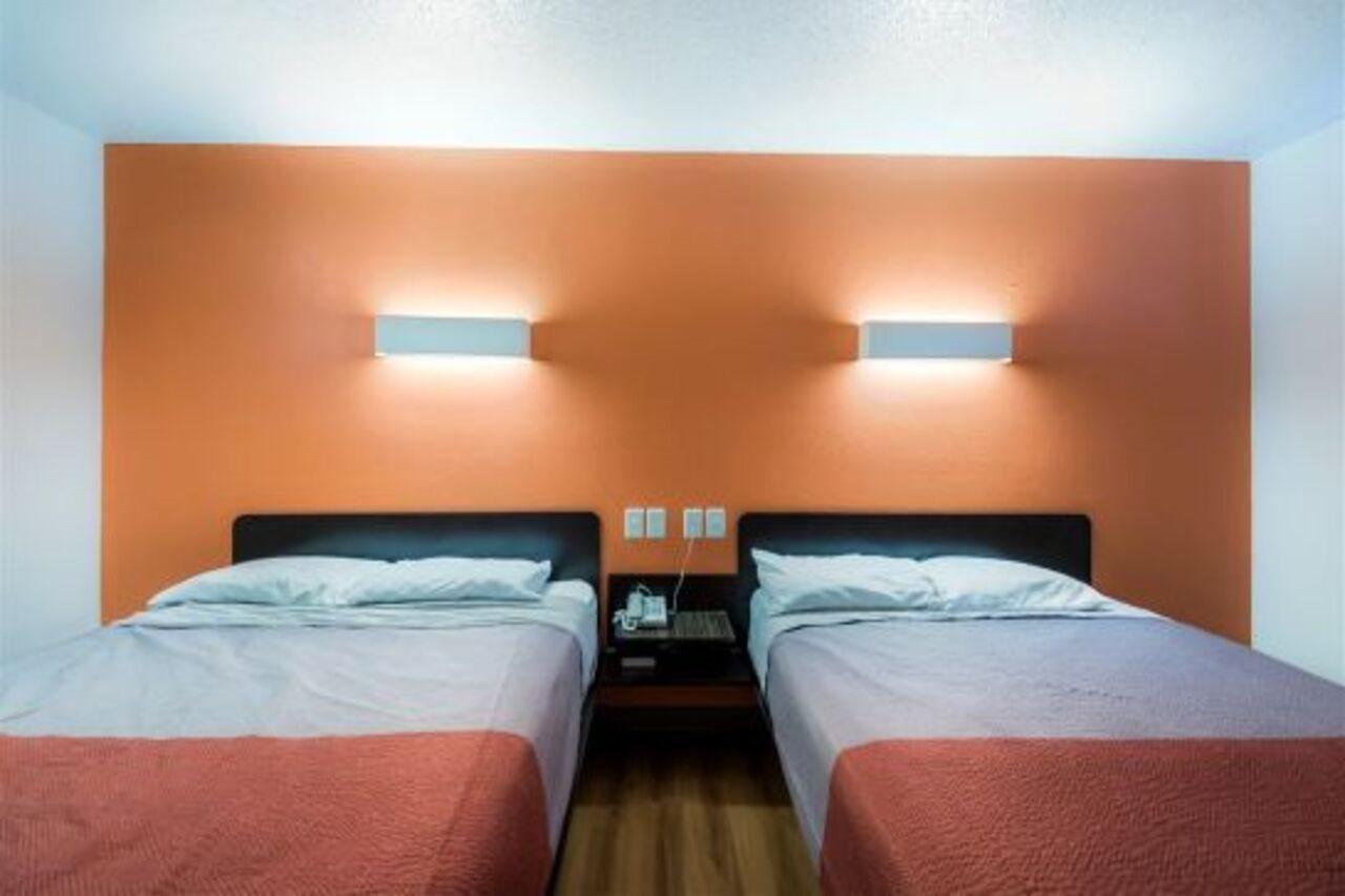Red Roof Inn Findlay Bagian luar foto